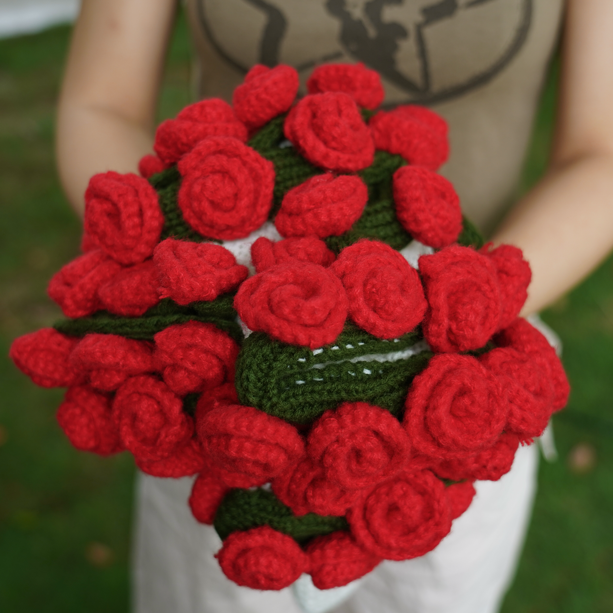 Hand-woven Rose Blanket Gift for Valentine's Day Gift
