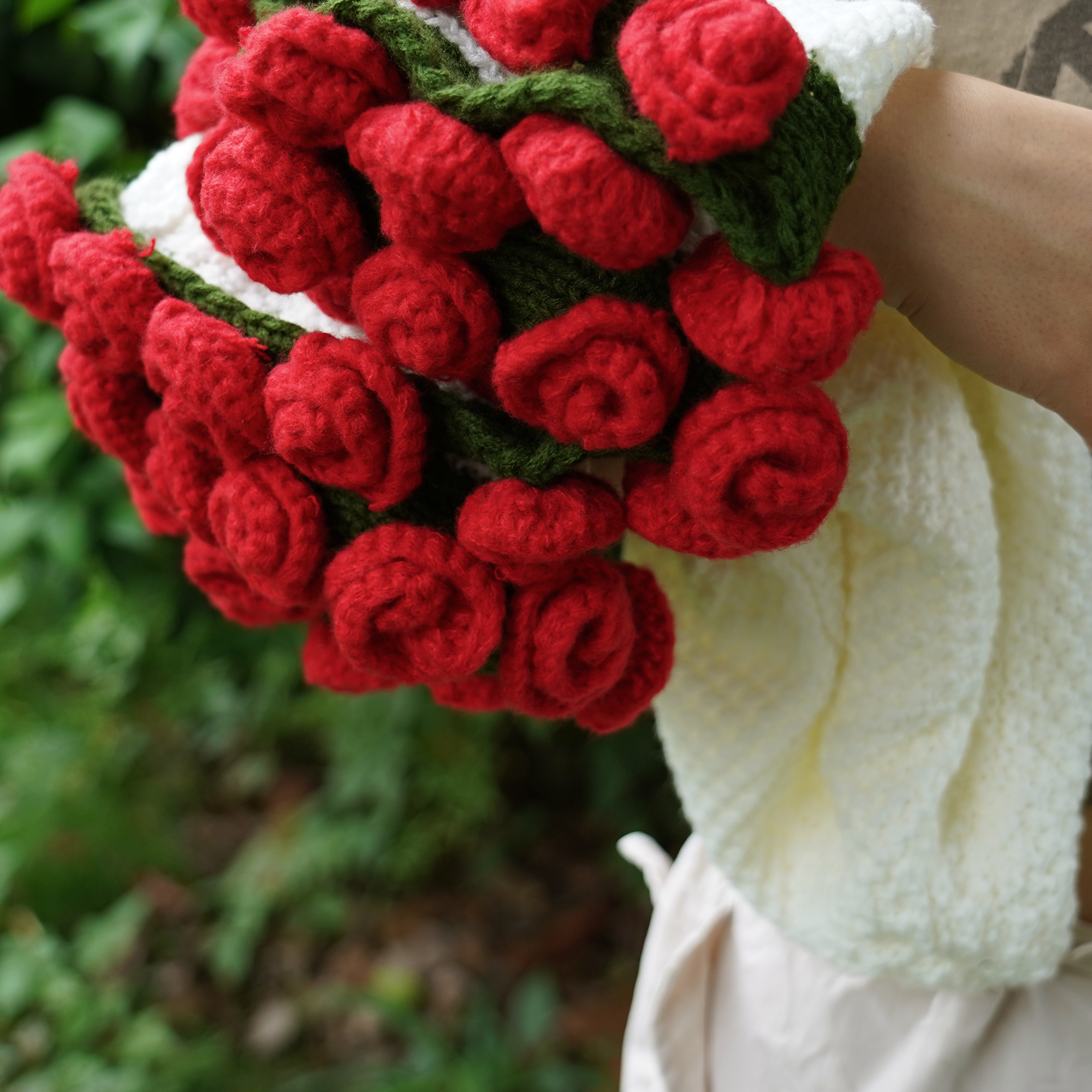 Hand-woven Rose Blanket Gift for Valentine's Day Gift